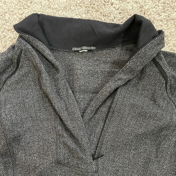 Lululemon women’s jacket - Picture 2 of 4